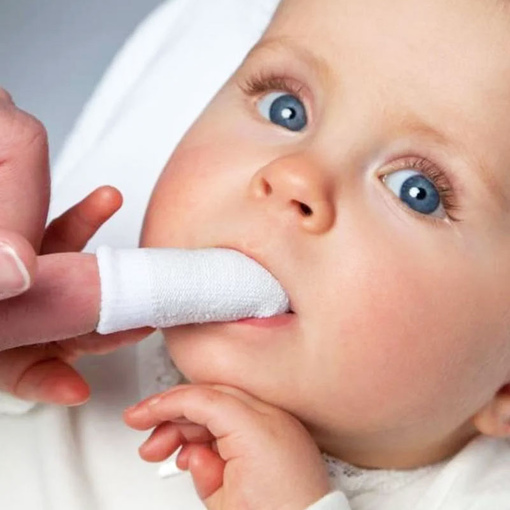 Как можно раньше <br>начинайте ухаживать <br>за полостью рта ребёнка
